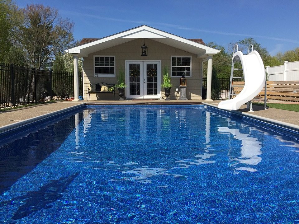 In ground swimming pool located in Cincinnati Ohio