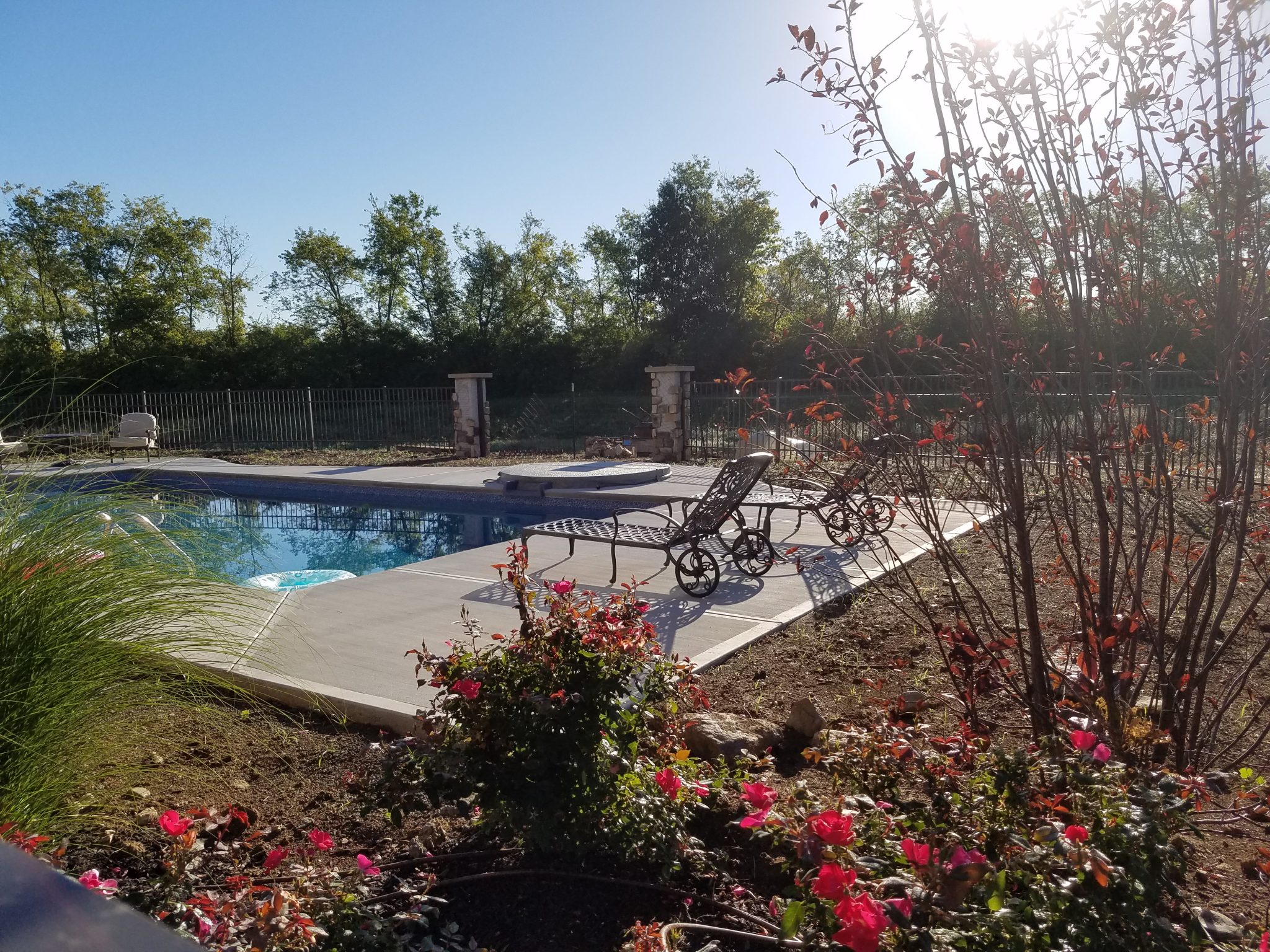 picture of a finished broomed concrete patio